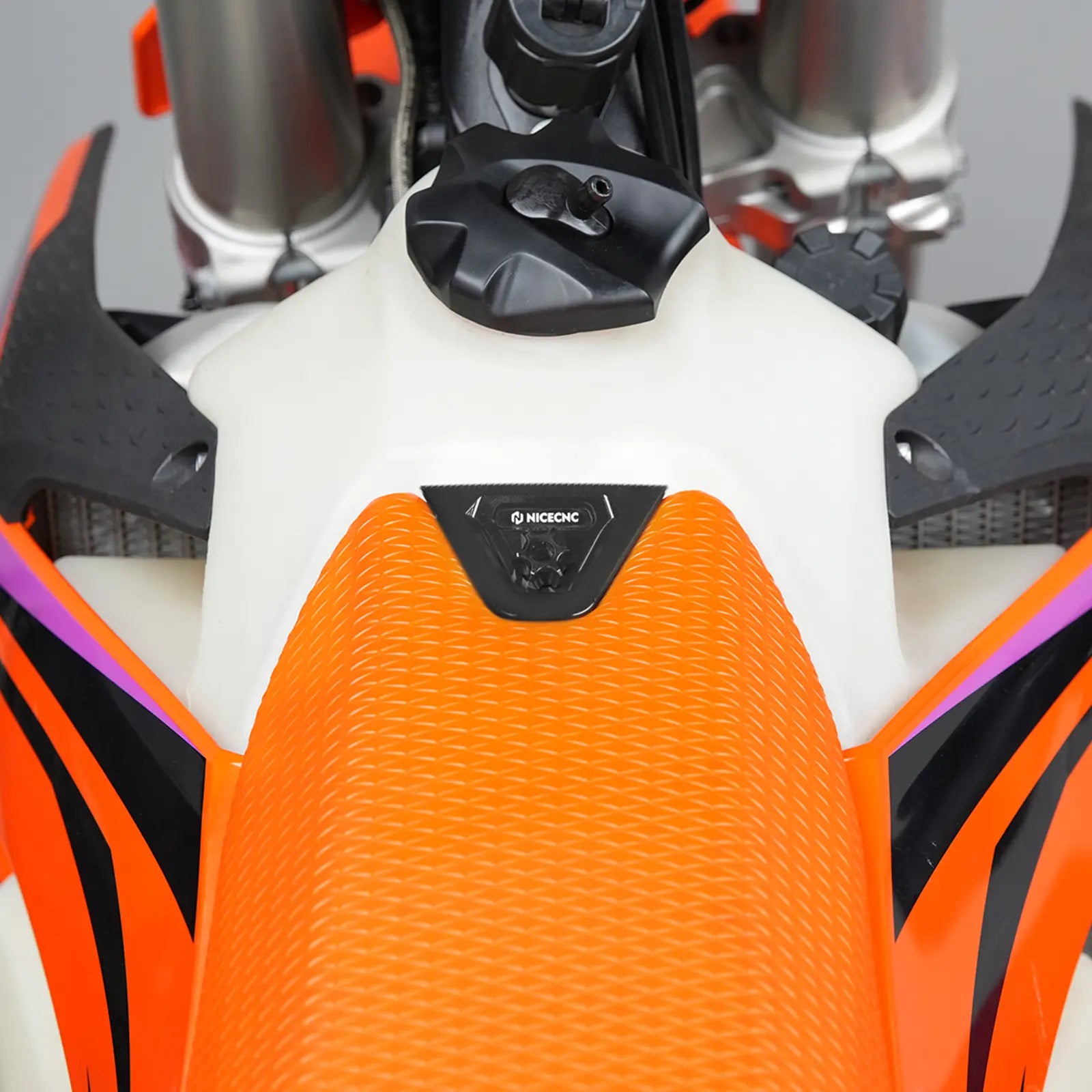 Seat Mount Cover & Quick-Release Seat Bolt Kit For KTM 350 500 EXC-F 2024-2026