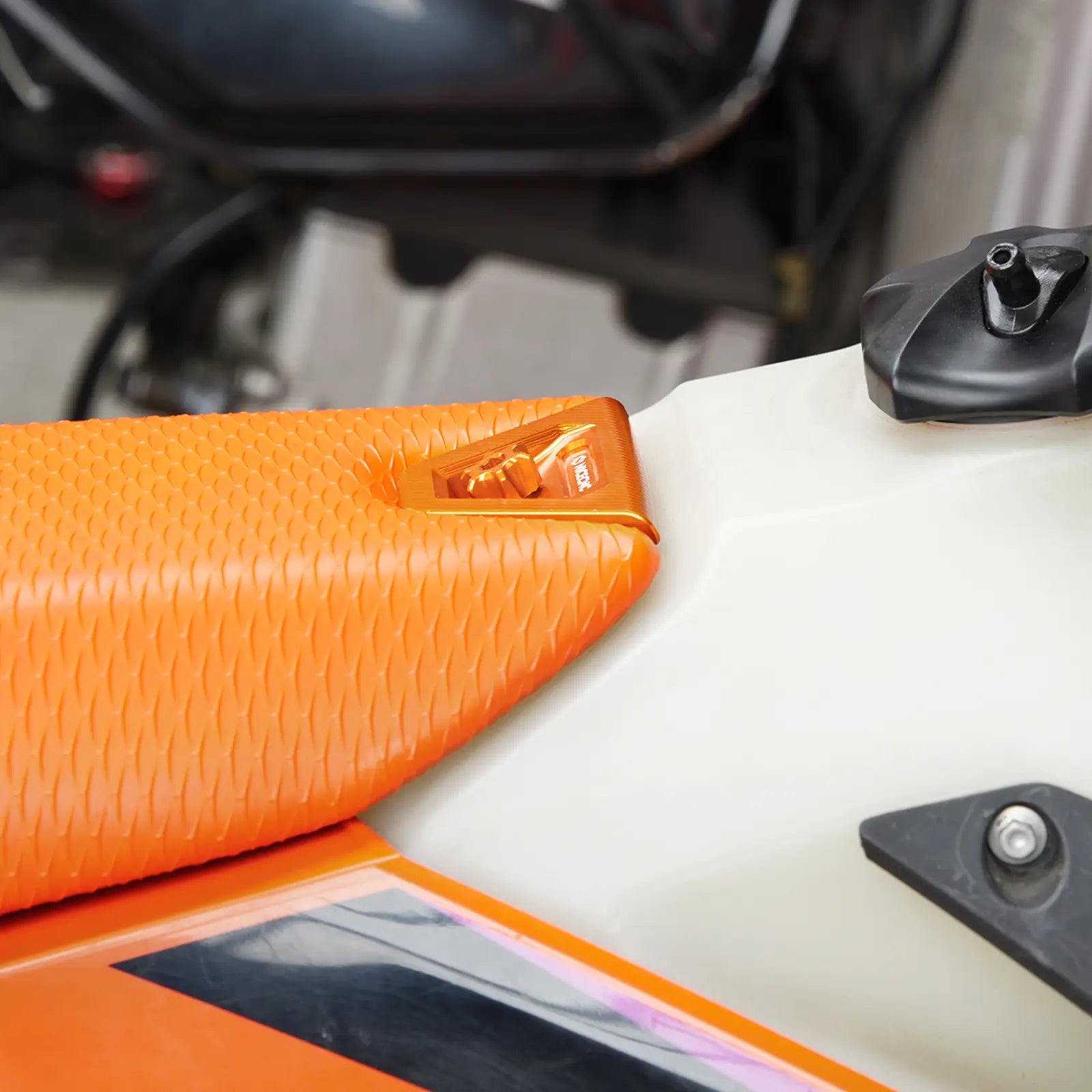 Seat Mount Cover & Quick-Release Seat Bolt Kit For KTM 350 500 EXC-F 2024-2026