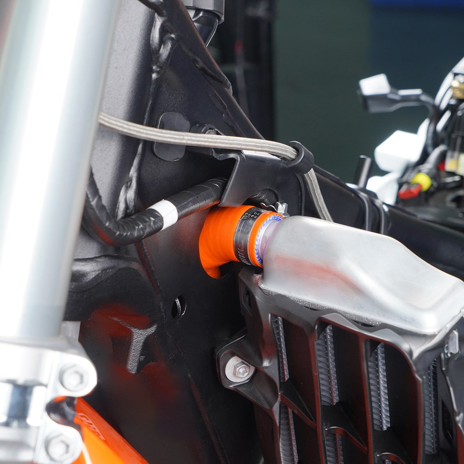 Frame T-Piece Radiator Hose Kit For KTM 350 500 EXC-F 2020-2023