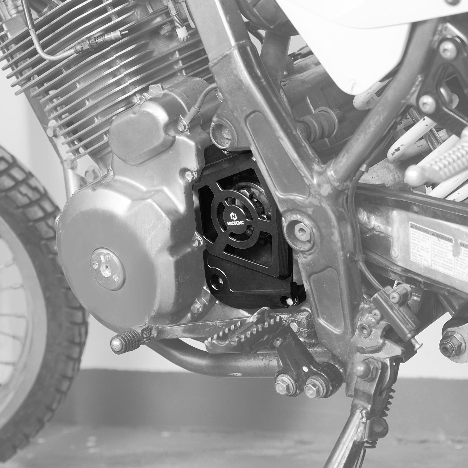 Engine Sprocket Cover Chain Guard Case Saver For Suzuki DR650 S / SE