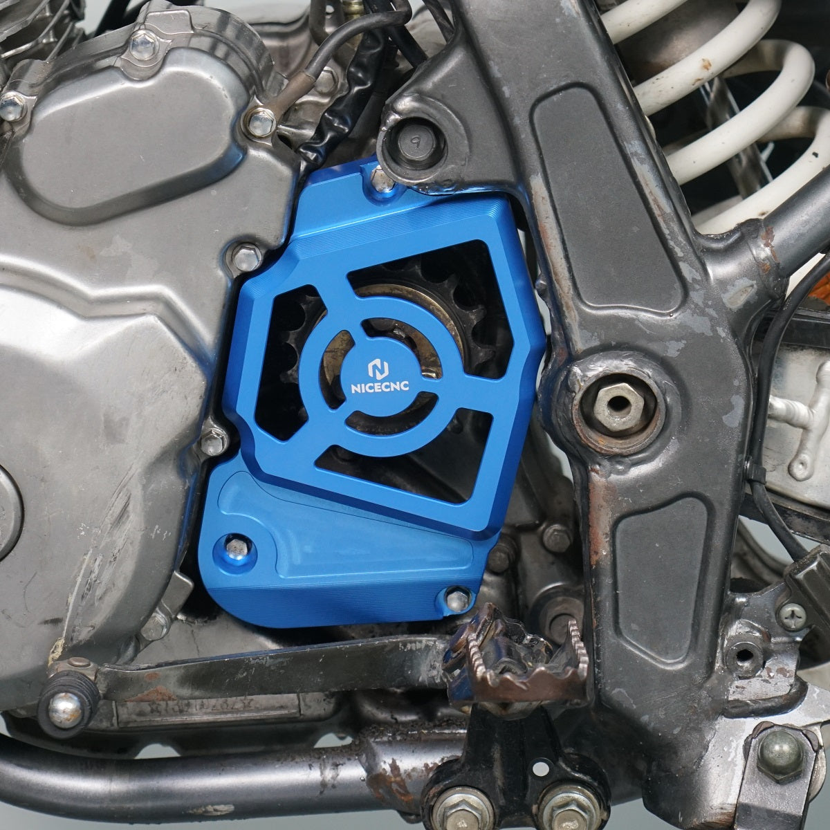 Engine Sprocket Cover Chain Guard Case Saver For Suzuki DR650S / SE