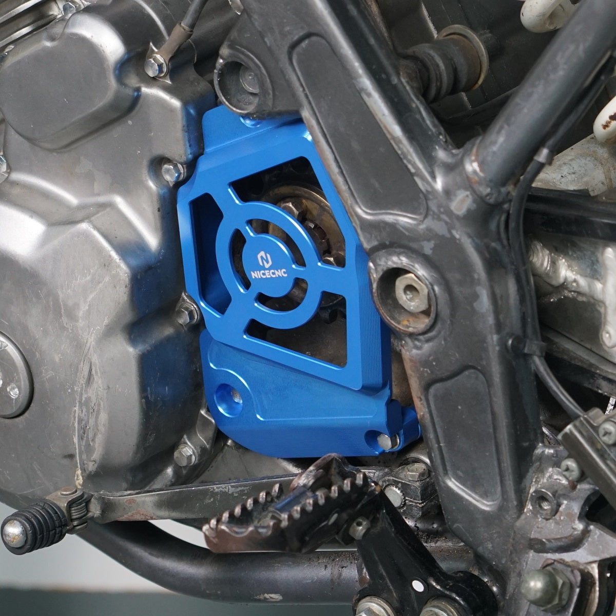 Engine Sprocket Cover Chain Guard Case Saver For Suzuki DR650 S / SE