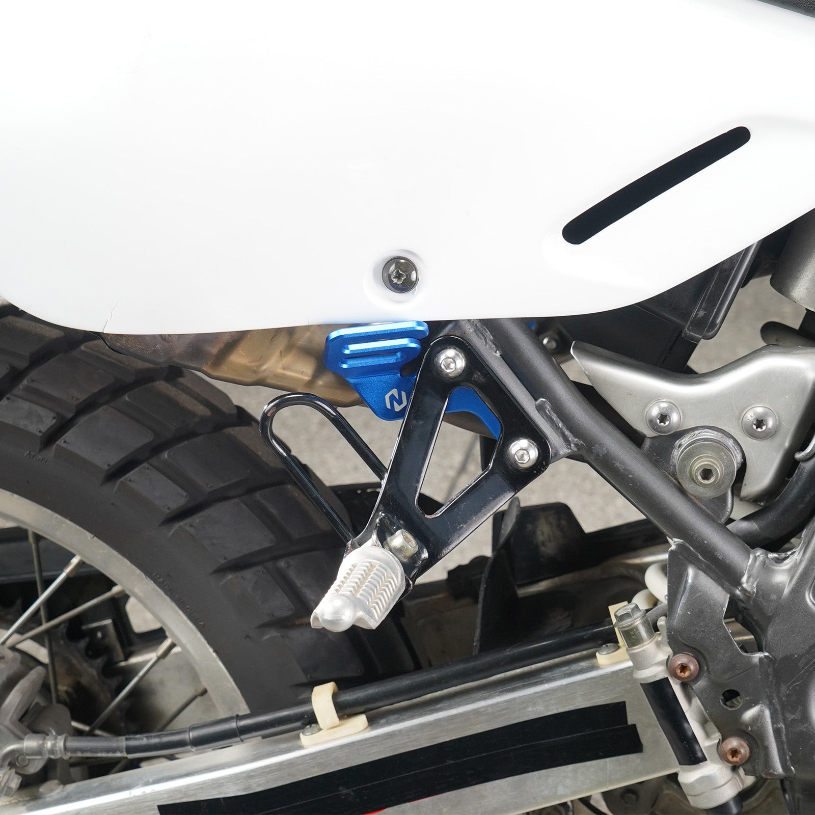 Tie Down Brackets Side Luggage Rack Holders For Suzuki DR650 S / SE 1996-2025