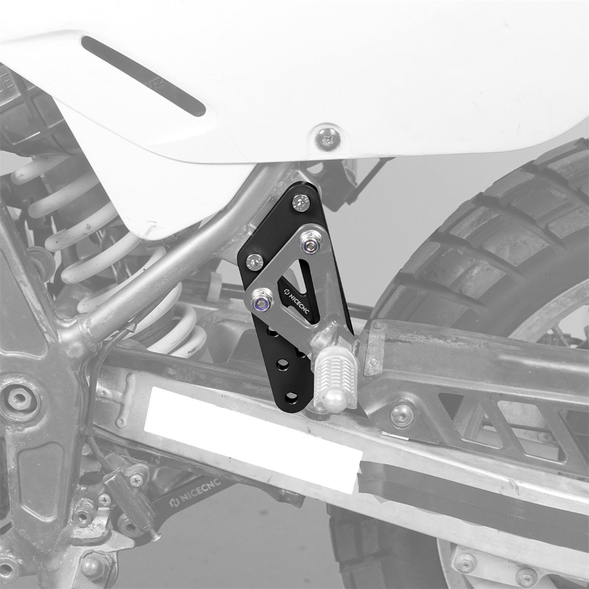 Passenger Foot Peg Support Extension Relocation Brackets For Suzuki DR650 S / SE