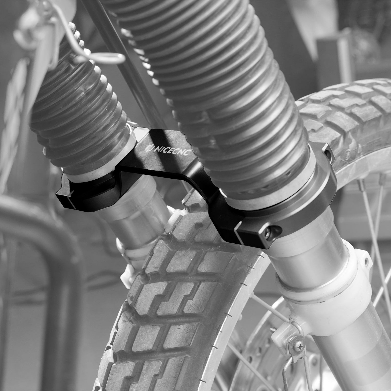 Front Fork Stabilizer Brace Clamp Bracket For Suzuki DR650 S / SE 1996-2024