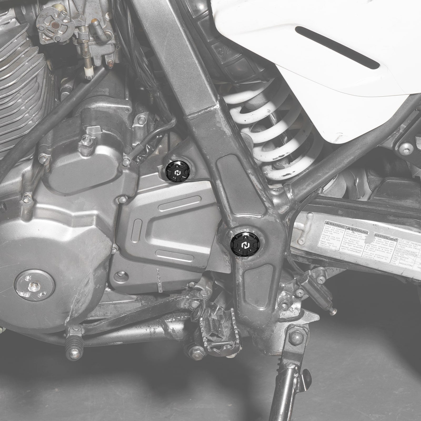 Swingarm Pivot Shaft Block Caps Plugs For Suzuki DR650S / SE 1996-2024