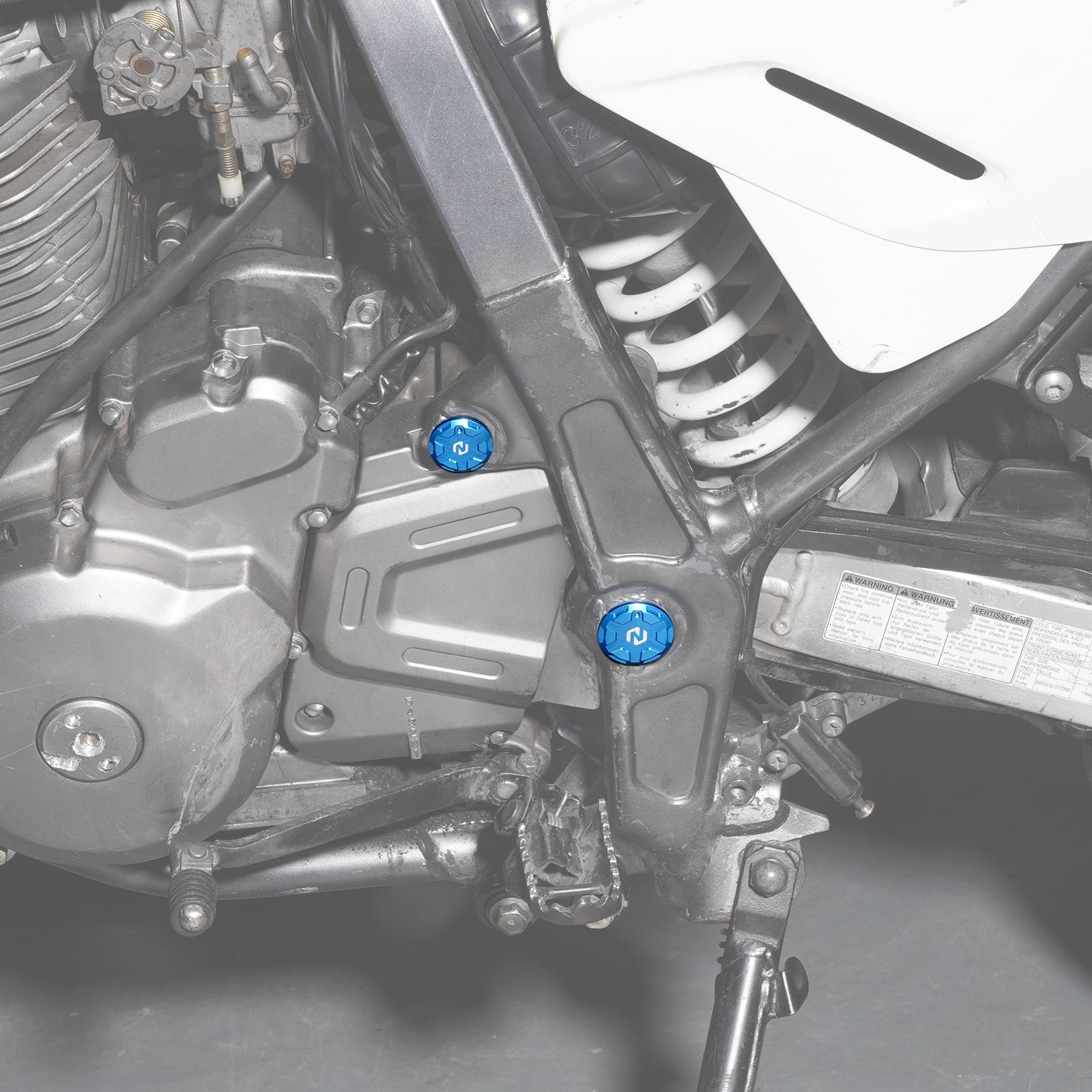 Swingarm Pivot Shaft Block Caps Plugs For Suzuki DR650S / SE 1996-2024