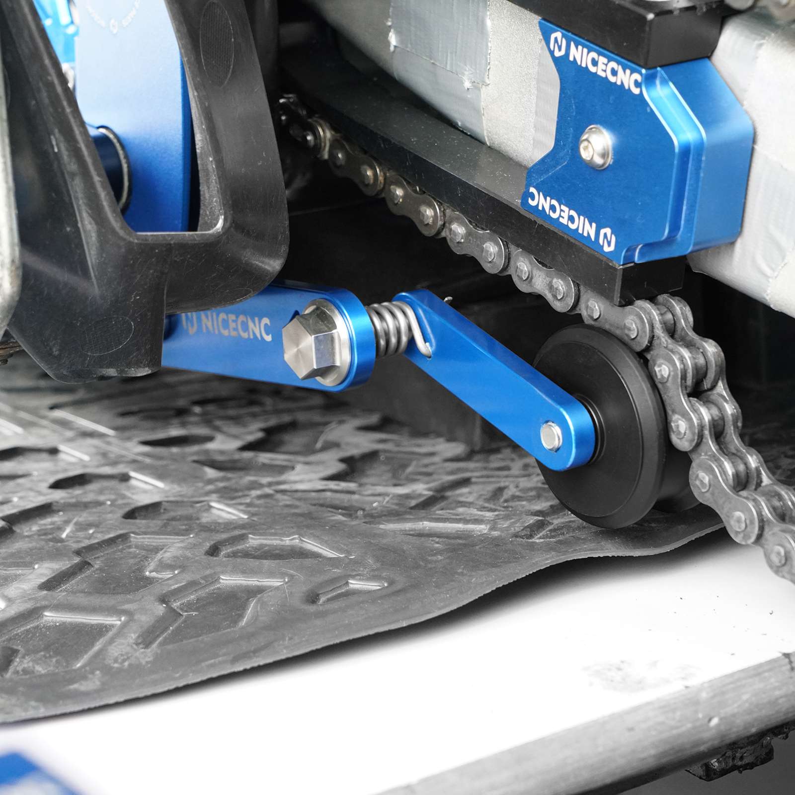 NICECNC Heavy Duty Kettenrollenspanner mit Feder Kompatibel mit Yamaha RAPTOR 700 2013-2021 2020 2019 2018 2017 2016, RAPTOR 700R 2013-2021 2020 2019 2018 2017 2016
