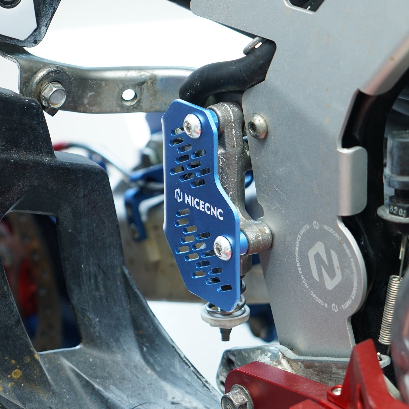 NICECNC Schutzabdeckung für hinteren Hauptbremszylinder, kompatibel mit Yamaha Raptor 700 700R SPECIAL EDITION GYTR EDITION, YFZ450 450R 450X, XT600 1990–1995