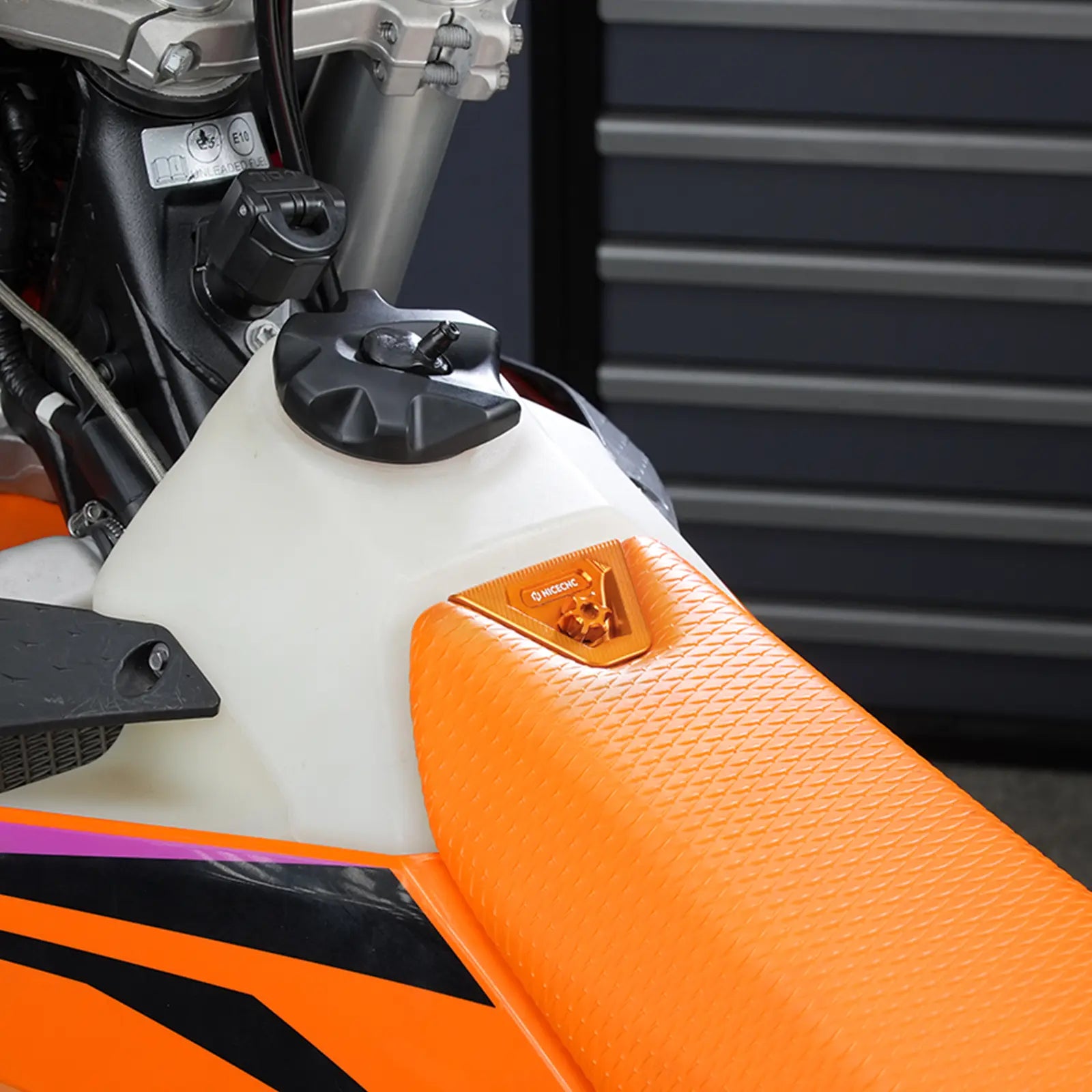 Seat Mount Cover & Quick-Release Seat Bolt Kit For KTM 350 500 EXC-F 2024-2026