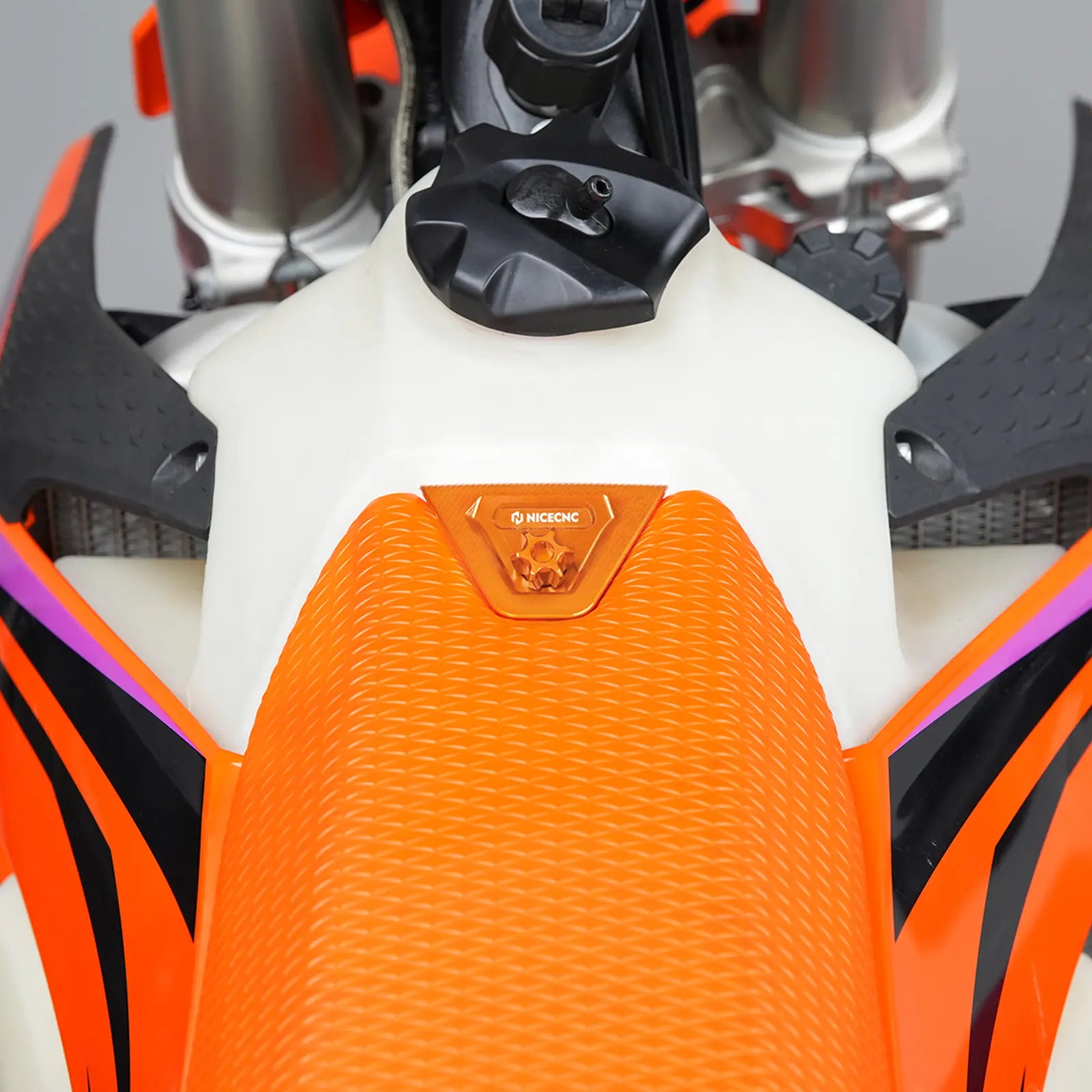 Seat Mount Cover & Quick-Release Seat Bolt Kit For KTM 350 500 EXC-F 2024-2026
