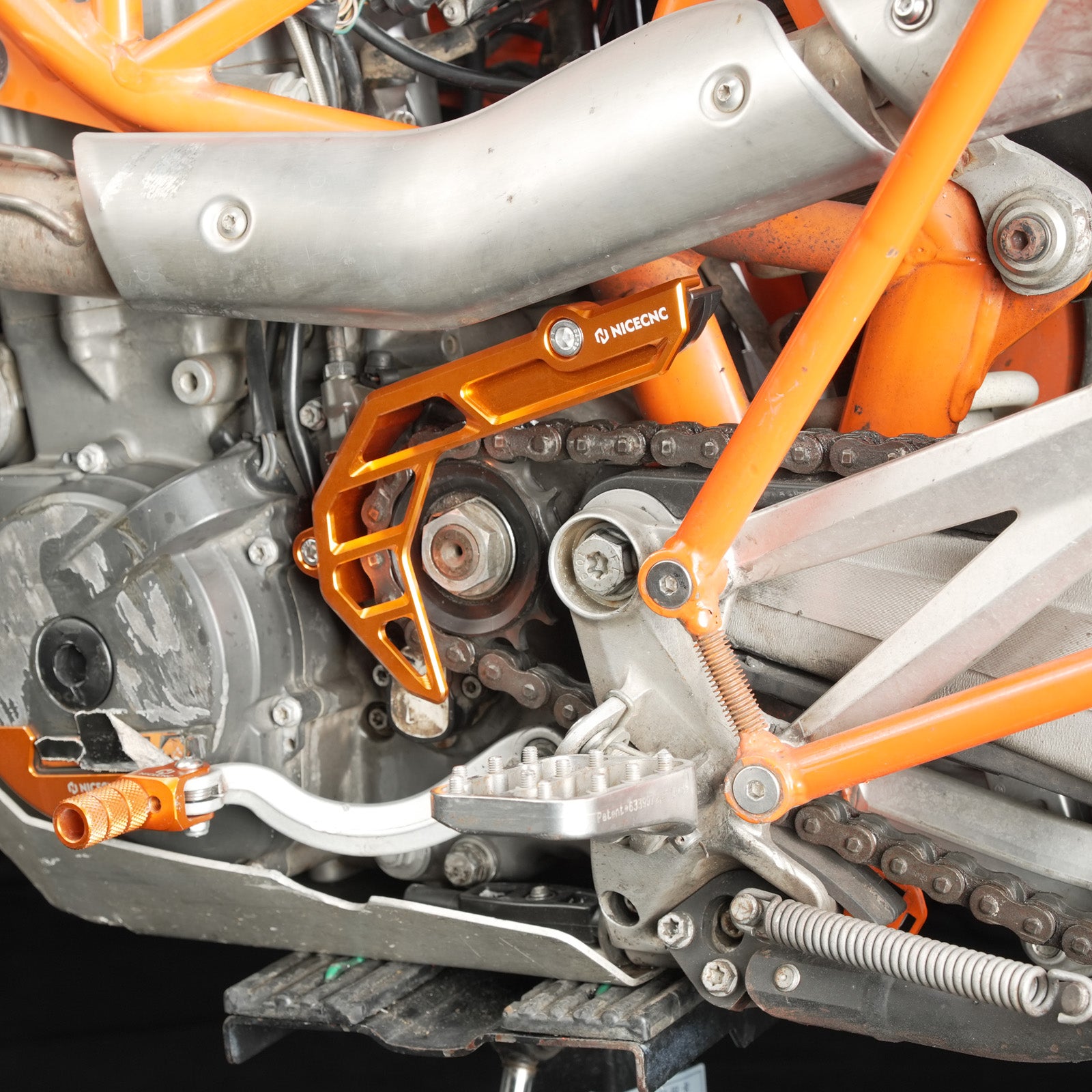 Front Chain Guard Case Saver Sprocket Cover For KTM 690 Enduro SMC R 2009-2025