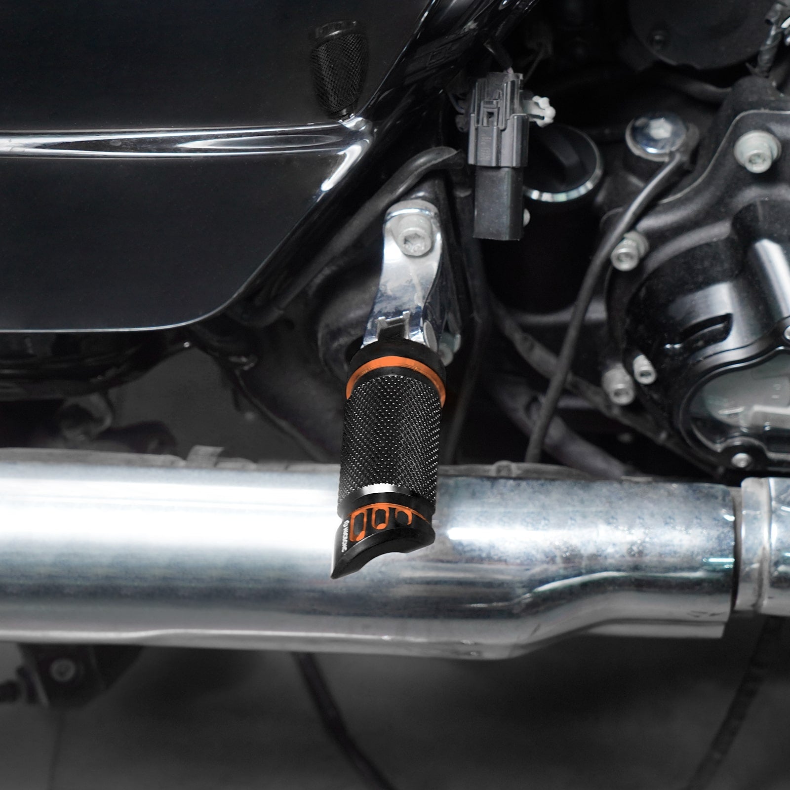 Passenger Footpegs Footrests + Shifter Pegs For Harley Road King Street Glide
