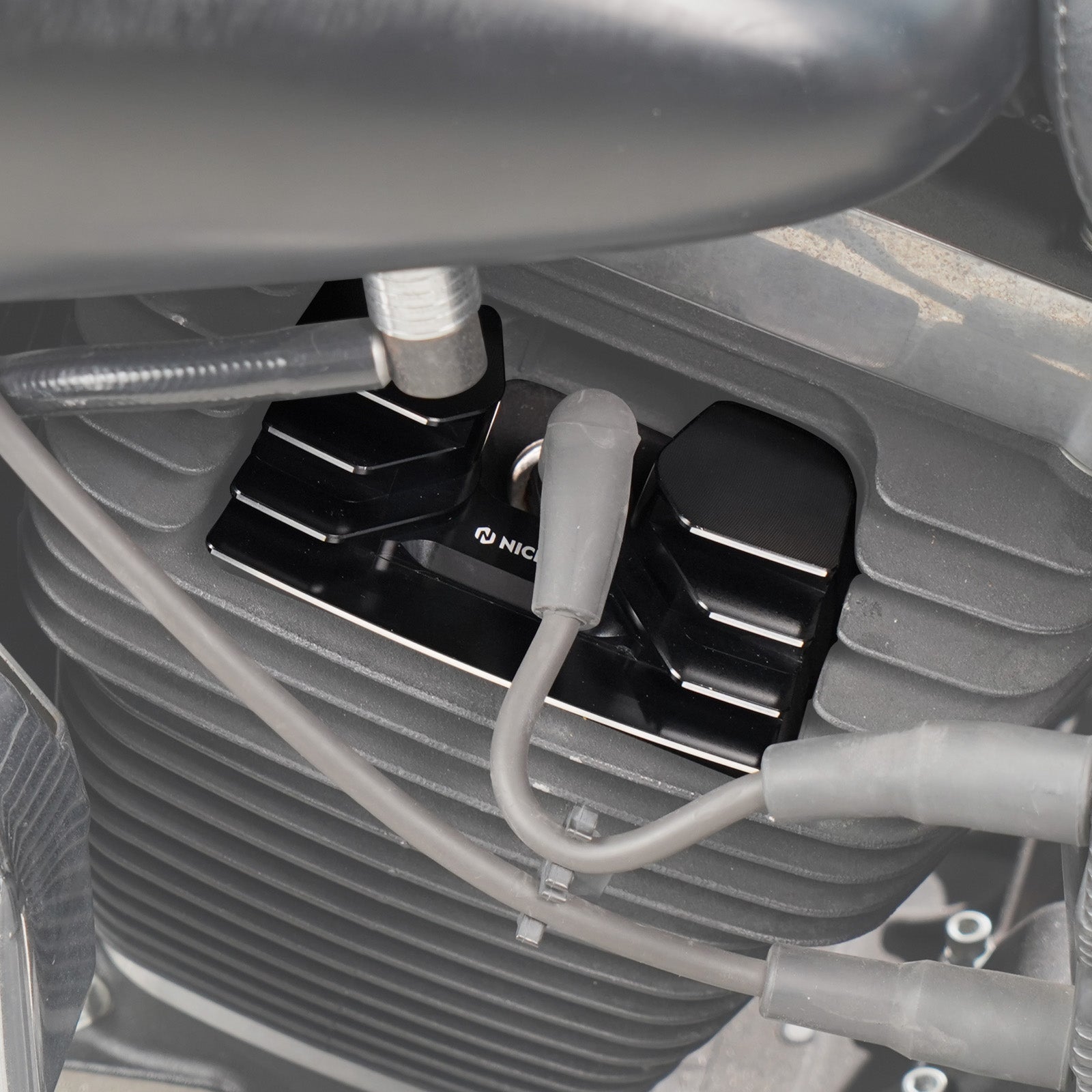 Finned Spark Plug Head Bolt Covers For Harley Twin Cam Dyna Low Rider Street Fat Bob
